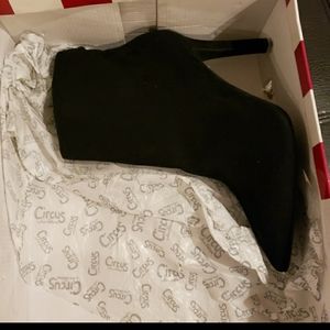 Circus Black heeled booties 😍